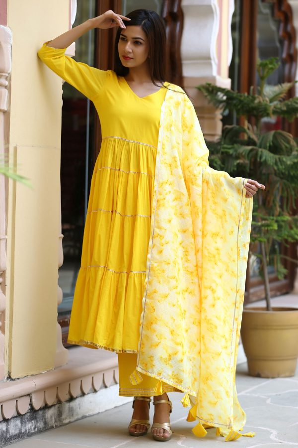 Layered kurta with tye dye dupatta & palazo