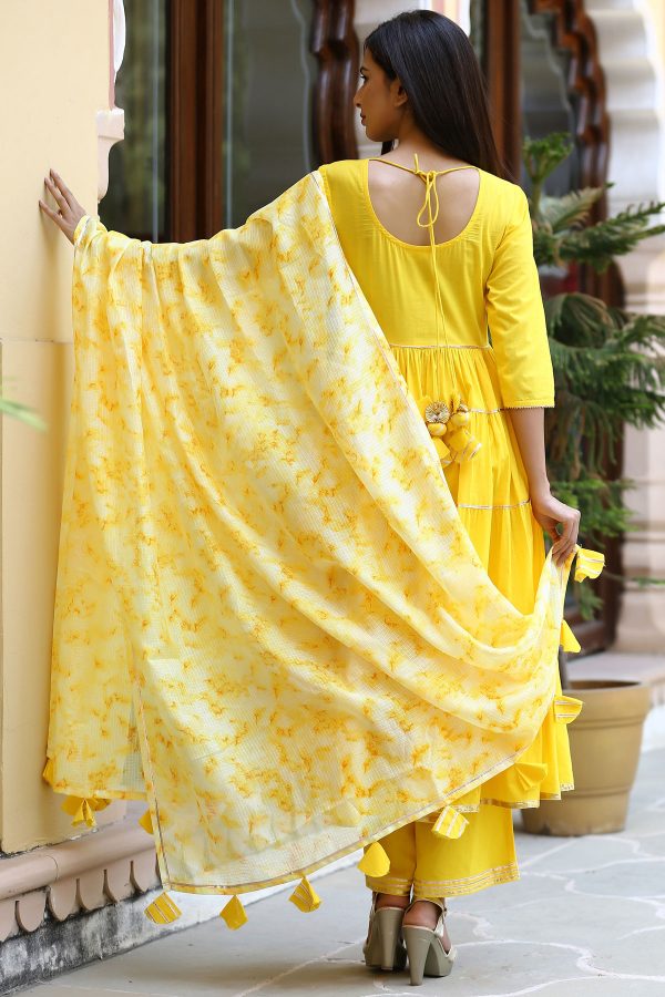 Layered kurta with tye dye dupatta & palazo