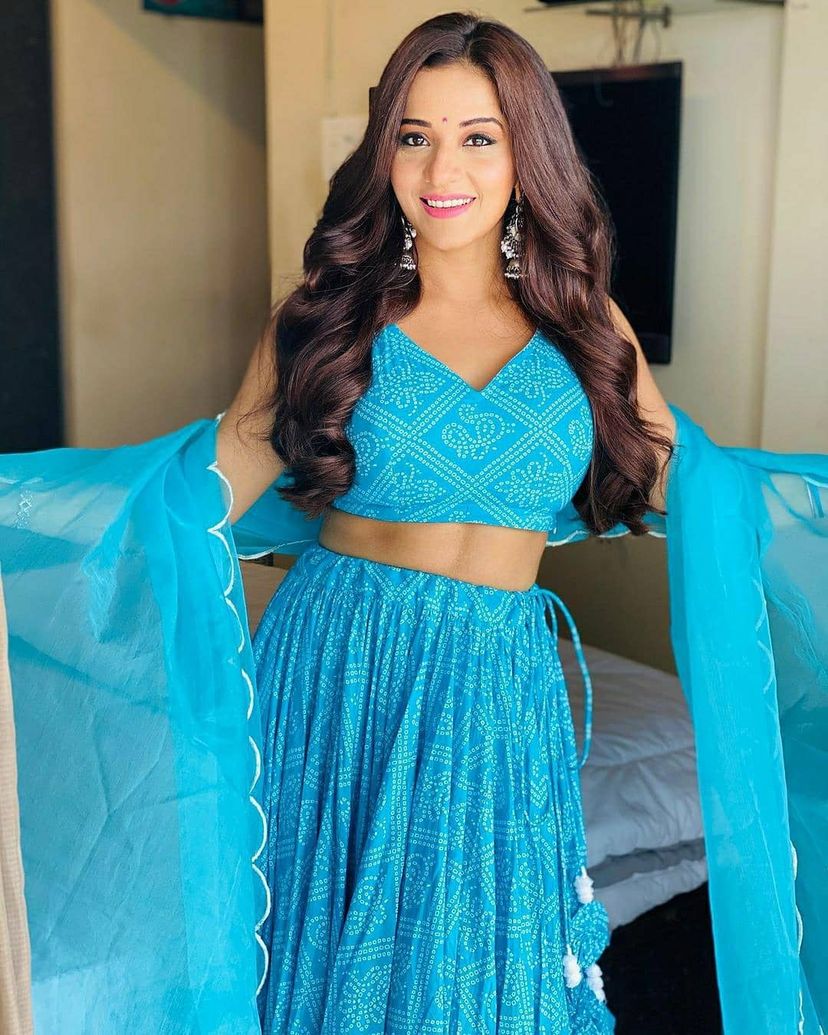 Blue Bandhej Lehenga With Organza Dupatta