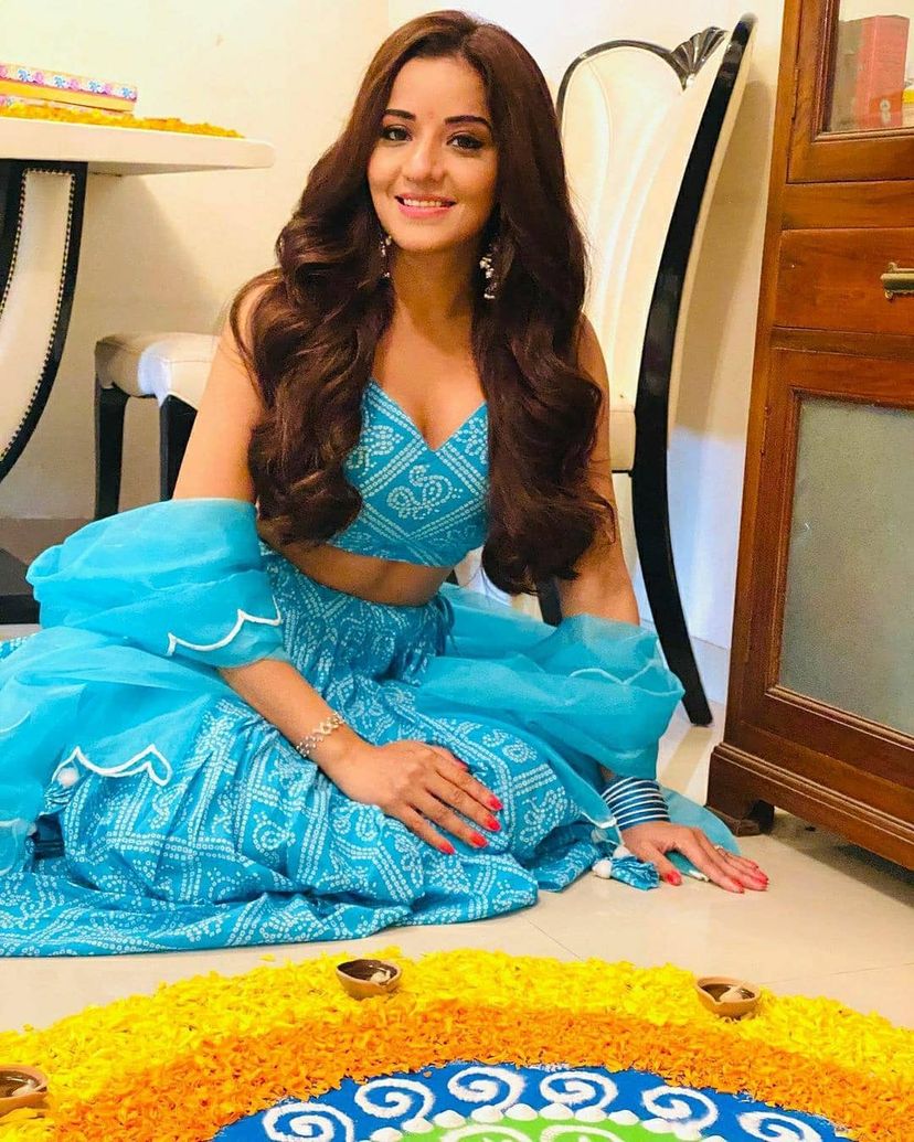 Blue Bandhej Lehenga With Organza Dupatta